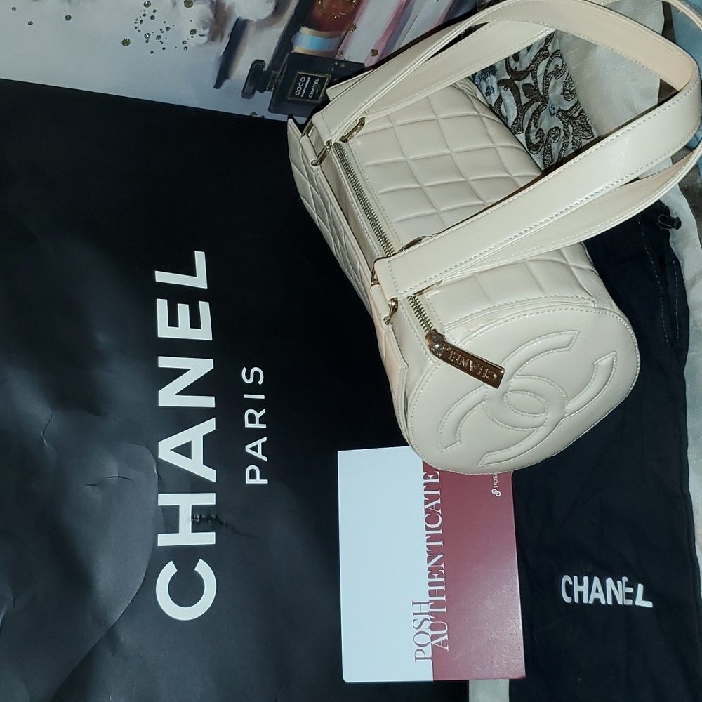 EUC Authentic Chanel chocolate bar barrel bag. Creamy/blush pink